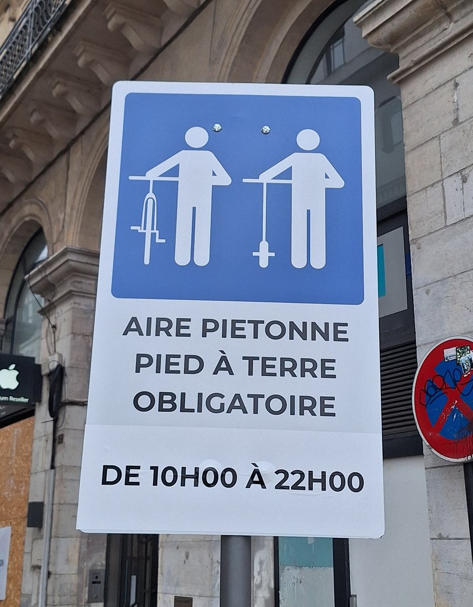 Gure alde zaharretan faltan botatzen dudan seinalea.