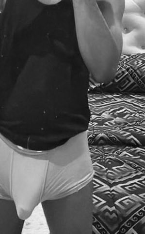 Ghiwayne4's tweet photo. I don’t like the color of my duvet anymore 💔😳 https://t.co/EqysRBfX7Z