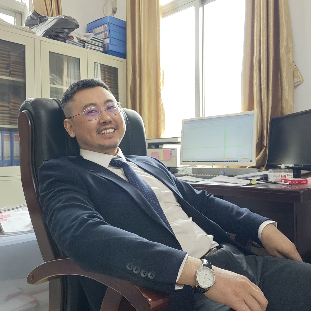 RaviNM154876's tweet photo. 不惑之年，仍然期待一段稳定的恋情，但不执着与强求。有喜欢肉壮大叔的吗，来办公室和我偷情 https://t.co/sTaGgCnRsN