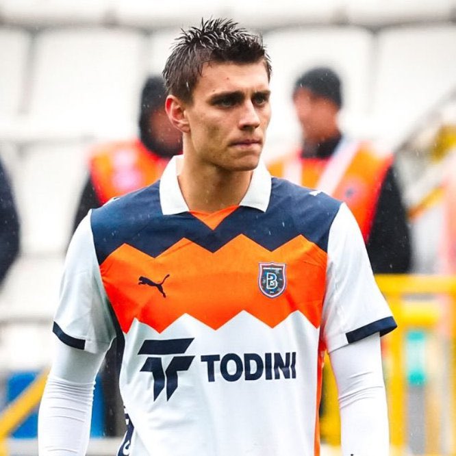 gesesine karşı oynamamak için sarı kart gördü !!

Kazımcan Karataş, Taylan Antalyalı vs vs 

gese her yere kendi haşhaşilerini yerleştirmiş !!