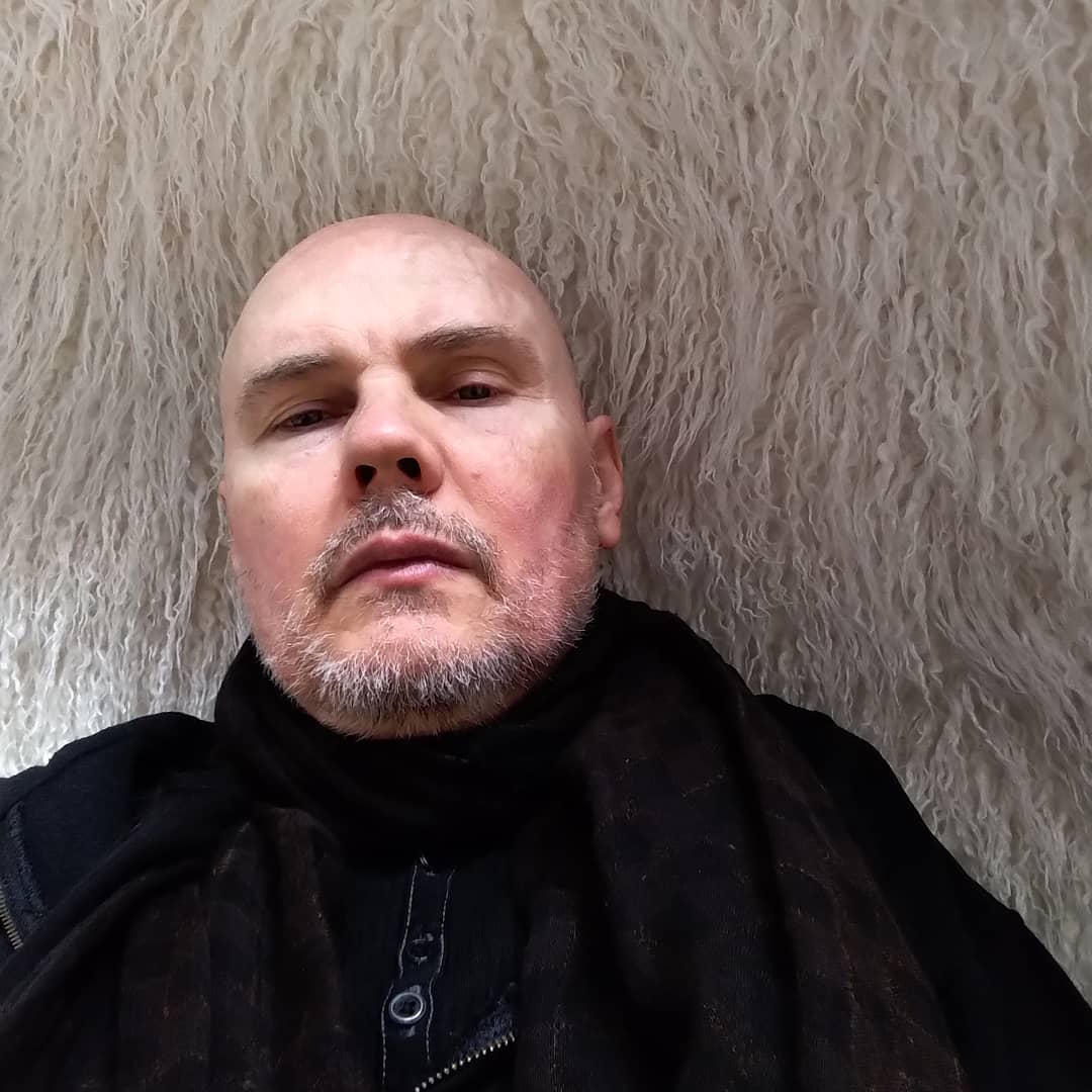 igormirandasite's tweet image. Hoje, Billy Corgan faz 59 anos. O vocalista e guitarrista do Smashing Pumpkins foi o único a permanecer na banda desde o início. Também trabalhou em carreira solo e se envolveu com eventos de wrestling.

Qual a sua música favorita do Smashing Pumpkins?