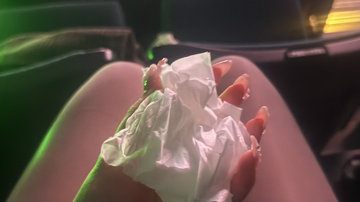nyangyeppi's tweet photo. 성호 홀로 무대 나오는거 보고 바로 ost한다고 눈치봐서 엉엉 울었어요.. 
(친구가 옆에서 휴지 줌) https://t.co/8qoP0Yrtpo