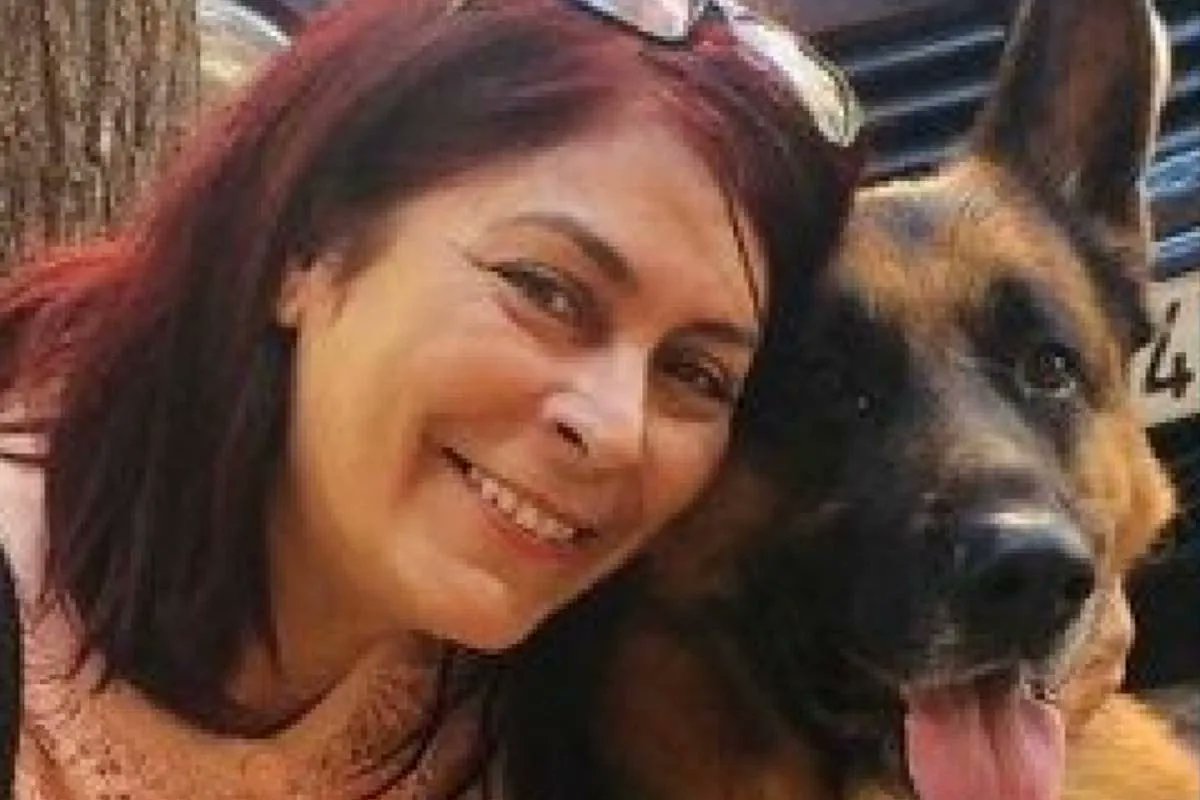 📢 LIBERADA ÁNGELA EXPÓSITO
​Tras 7 años y medio en El Helicoide, la directora de Fundanimal y ciudadana hispanovenezolana recupera su libertad bajo la Ley de Amnistía.

La activista hispanovenezolana, conocida por cuidar en su fundación a las mascotas de otros presos políticos,