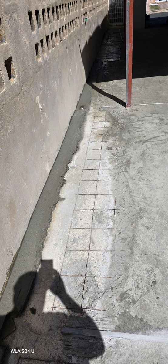 vyotron's tweet photo. Quiero terminar el proyecto; pero el clima esta semana a sido uno muy complicado 😐, solo nos falta canalización de las aguas,  la lluvia ☔️ de estos días no a ayudado a confirmar que el trabajo realizado hasta la fecha está en orden 😉✌🏼👊🏼👍🏼🚧🇵🇷💚✅️. https://t.co/uVikz1nqGM