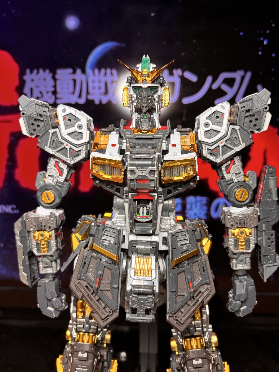 PGνはここまで
あとはバックパック組めば内部フレームは完成となる
なかなか手間がかかります
PGユニコーンは配線でてんやわんやでしたがνは機構のこだわりが凄すぎで組み上げに時間がかかります　(-｡-;
老眼キラーの立体シールも大変www😂