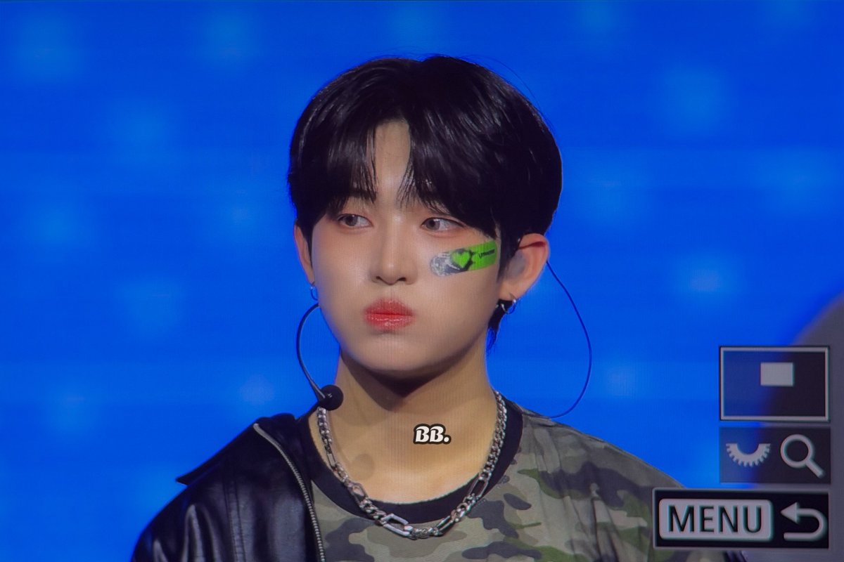 𝐁𝐁. tweet media