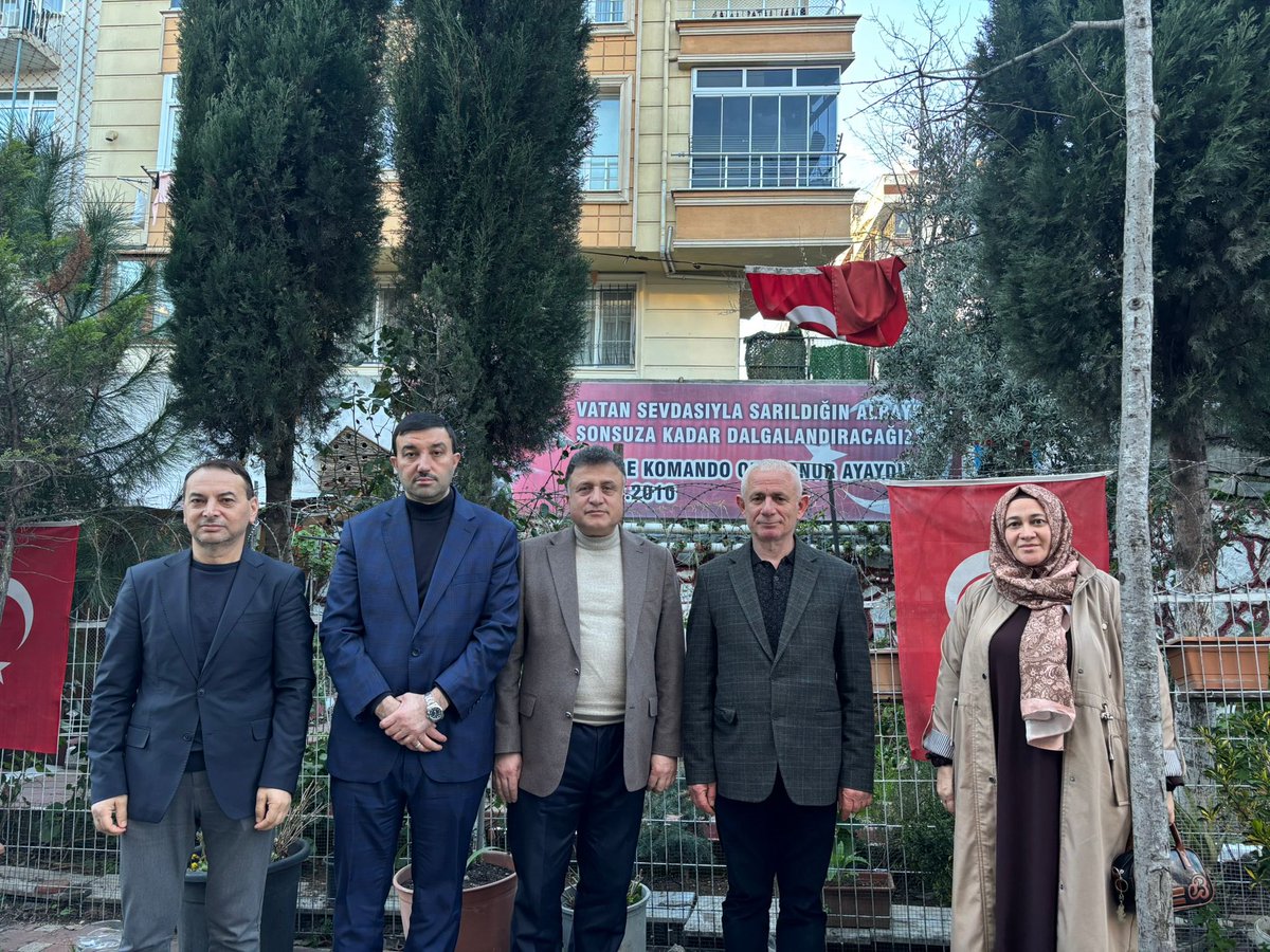 akbayrampasa's tweet photo. Ramazan-ı Şerif’in huzur ikliminde, gönül sofraları programı kapsamında İl Sosyal Politikalar 2. Bölge Başkanımız Fatih Dünemez ve İlçe Başkanımız Mehmet Acar ile birlikte ilçemizdeki şehit yakınlarımızı ziyaret ettik.

Bu huzurlu günleri ebediyen borçlu olduğumuz aziz şehitlerimizin aileleriyle bir araya gelerek vefamızı ve birlik duygumuzu paylaştık
Bayrampaşa’da
#BirOlmakRuhumuzdaVar
@DunemezFatih 
@Mehmetacar53 
@abdullahozdemir 
@akpartiistanbul 
@Akparti