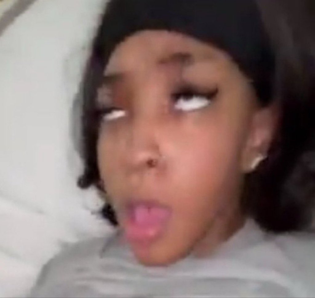 Obough second middle one 🥵