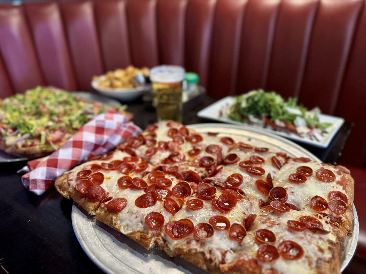 Slice of Vegas Pizza tweet media