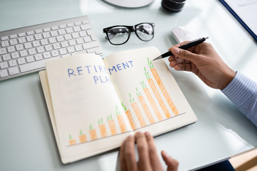 Stangelawfirm's tweet image. Dividing retirement accounts requires careful handling. This article explains why Qualified Domestic Relations Orders (QDROs) are important and how they protect long-term financial interests.

Read more: familylawheadquarters.com/2025/06/29/und…

#RetirementDivision #FinancialProtection