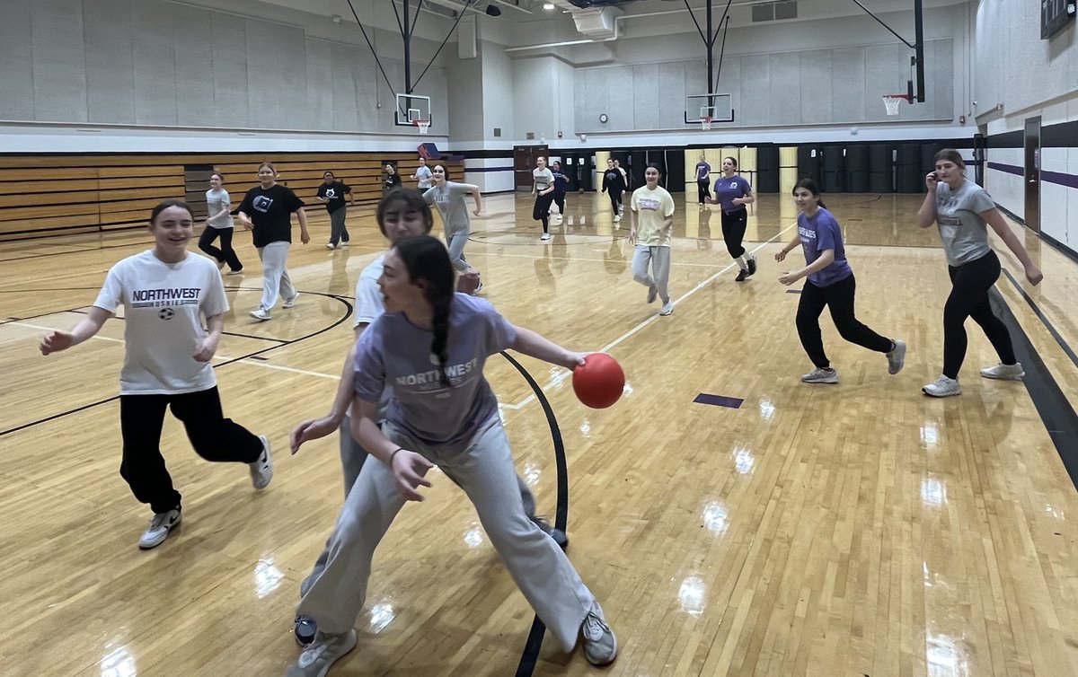 SoftballSkies's tweet photo. Wrapped up our week with a little human chain, leap frog and an intense game of gladiator before heading out to watch our π₯ teammates play and WIN the Sub-State π championshipπat Gardner. Excited for Roxie, B and their teammates to head to state next week. π #SkiesUp #OneNW https://t.co/LlpOM28OoV