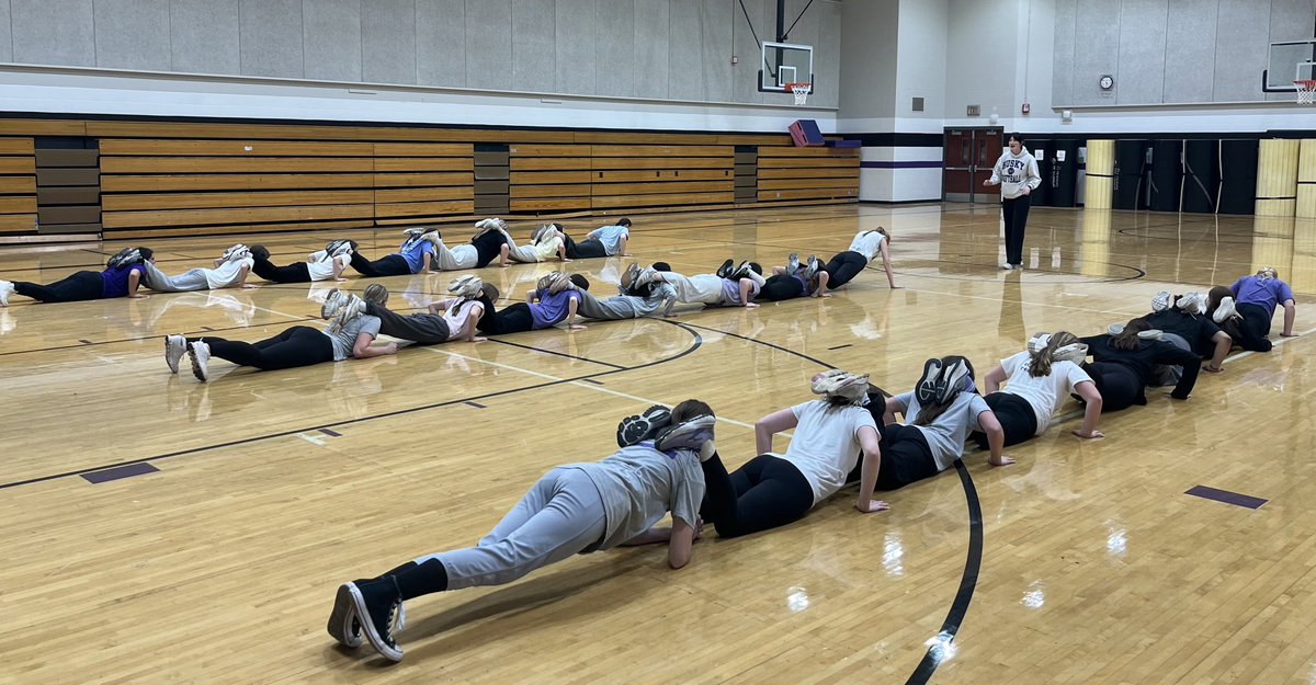 SoftballSkies's tweet photo. Wrapped up our week with a little human chain, leap frog and an intense game of gladiator before heading out to watch our π₯ teammates play and WIN the Sub-State π championshipπat Gardner. Excited for Roxie, B and their teammates to head to state next week. π #SkiesUp #OneNW https://t.co/LlpOM28OoV