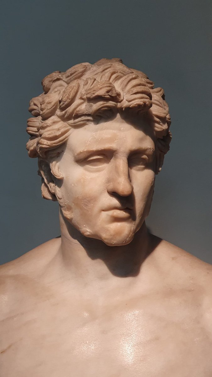 ByrgaGeniht's tweet photo. @sacha_coward Hadrian is fine, no doubt about it, but the award for handsomest statue in the BM goes to this nameless chap. #TimelessSmoulder #ThatLighting https://t.co/ej43ZDv32P