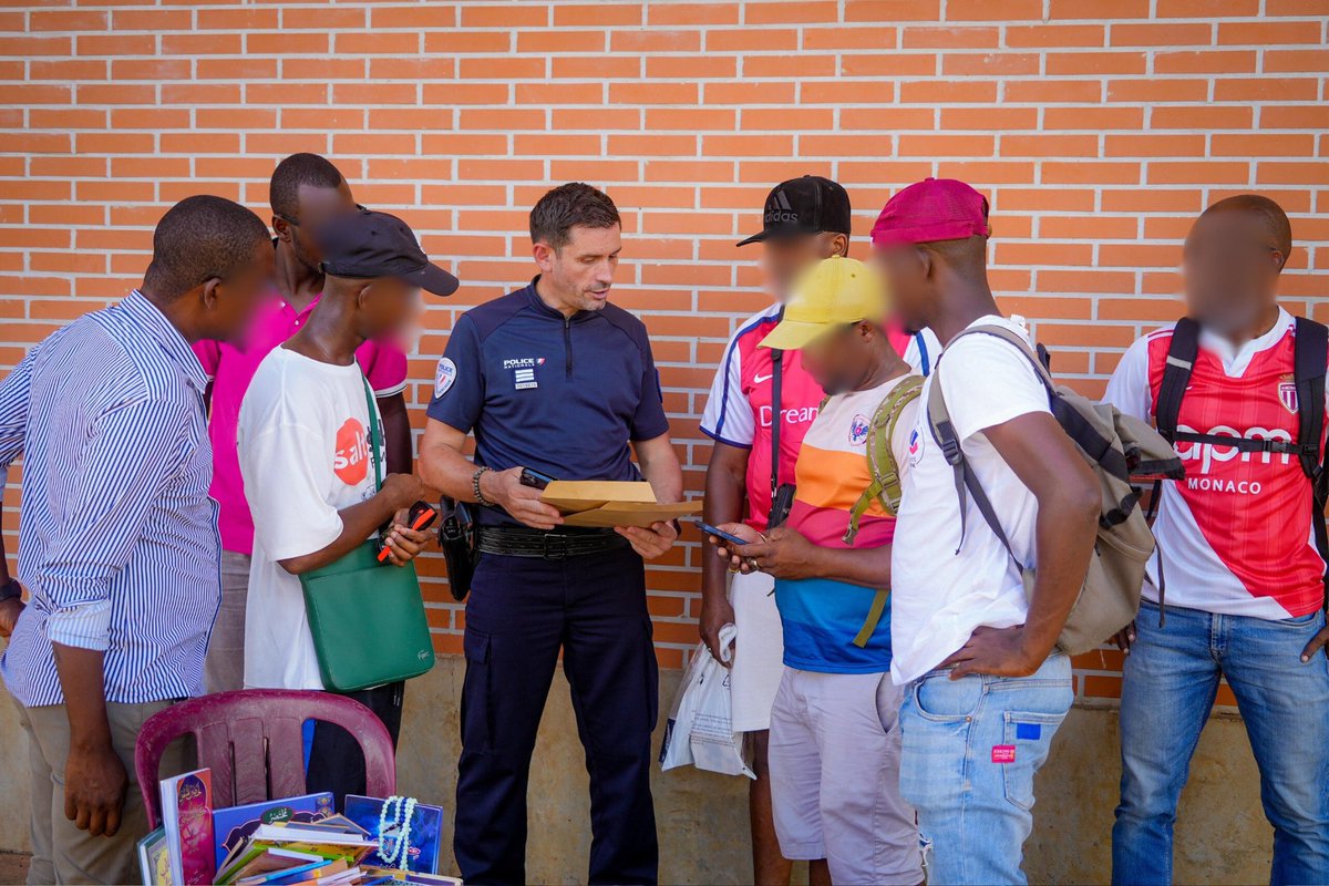 Police Nationale 976 tweet media