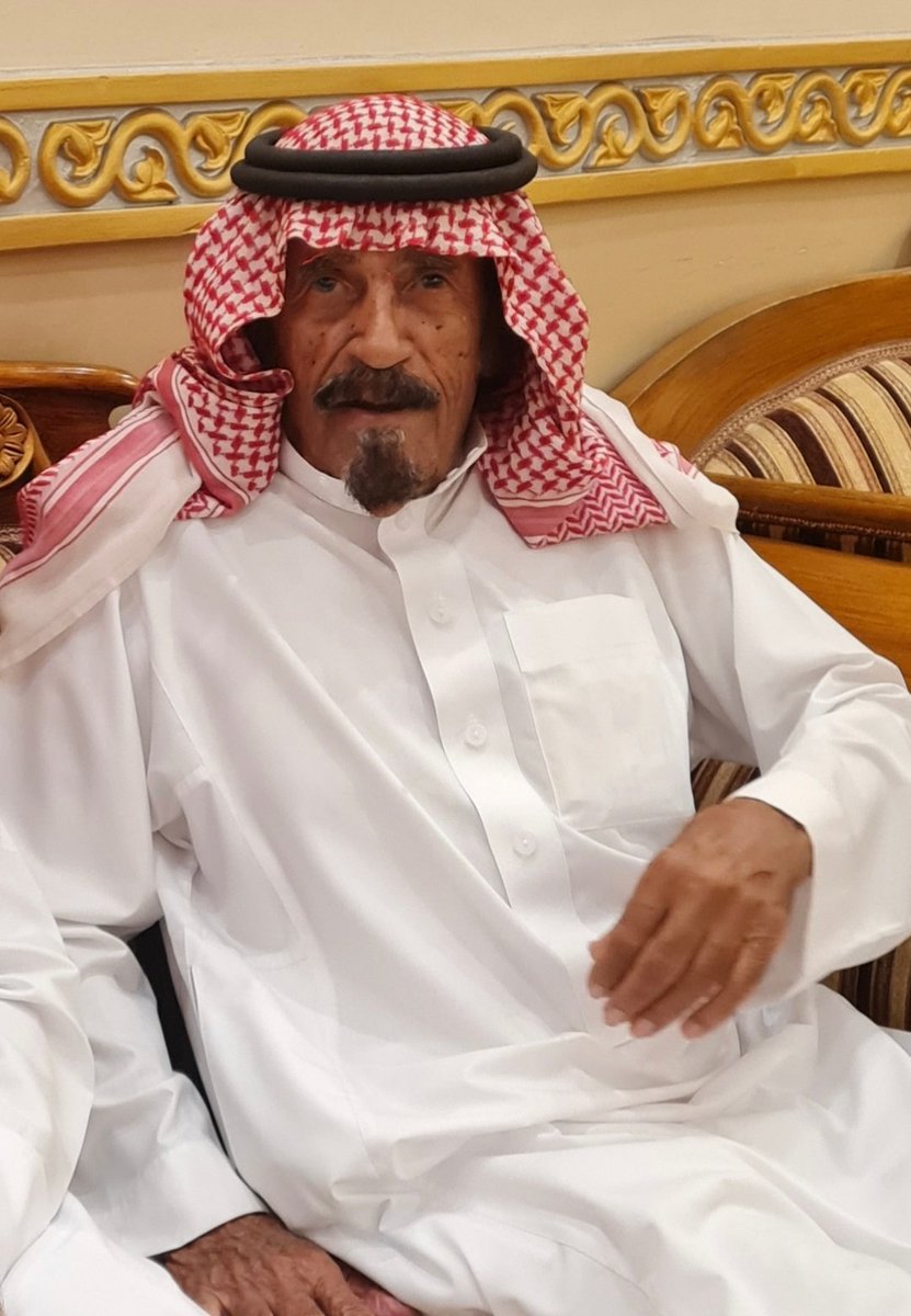 abdullah_HSS_'s tweet photo. #شخصيه_اليوم
طيب القلب والسيرة أبو الفقراء والأيتام والأرامل قاضي حوائج الضعفاء والمحتاجين والمساكين..
"عويضه بن محمد الجويان العطوي"
كم من فقير أمن له سكن؟ وكم من صاحب حاجة قضاها له؟ وكم من يتيم كفله؟
من أعماله الخيرية التي يُغبط عليها، لديه عامل تشادي عمل عنده مدة 55 سنة وعندما وصل عمره 85 سنة ولأنه بهذا العمر لا يستطيع العمل أصبح يدفع له راتب وأمن له سكن وجعل أبن التشادي يعمل مكان أبوه.
وفي اخر حياته ابتلاه الله بالمرض فكان صابرًا محتسبًا حتى فارق الحياة في 12_4_2024م
نسأل الله 🤲 في هذه الأيام المباركة أن يغفر له ويرحمه ويجعل قبره روضةً من رياض الجنة.
#ساعه_استجابه #السعوديه