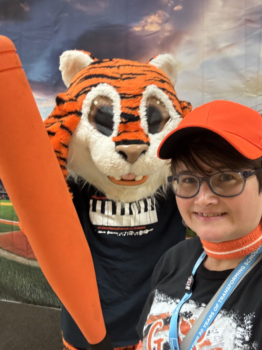 DLESMagnetCoord's tweet image. We sure did “Hit a Homerun in Reading” this week. #curriculumnight #ReadingNight #magnetcoordinator @DiggsLatham