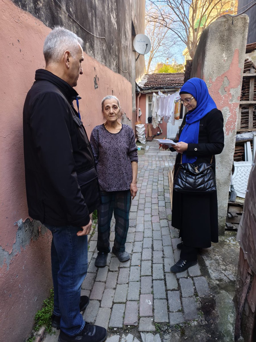 akpartifatih's tweet photo. 📍Silivrikapı Mahallesi

Silivrikapı Mahalle teşkilatımız ile birlikte mahallemizde haneleri ziyaret ederek kıymetli hemşehrilerimizle bir araya geldik.

Gönül kapılarını bizlere açan tüm ailelerimize teşekkür ediyor; birlik ve beraberliğimizin daim olmasını diliyoruz.

Fatih’te
#BirOlmakRuhumuzdaVar
#MilletimizleİnancımızBir

@abdullahozdemir 
@FatihKaraismail 
@akpartiistanbul 
@AKIstanbulSPB