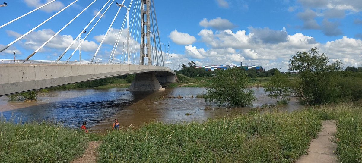 racinguistamer3's tweet photo. @dimarcorafael se nos hizo adulto el río V jaja
En los bordes de contención
De fondo el estadio #lapredrera https://t.co/JU2Ldae4mc