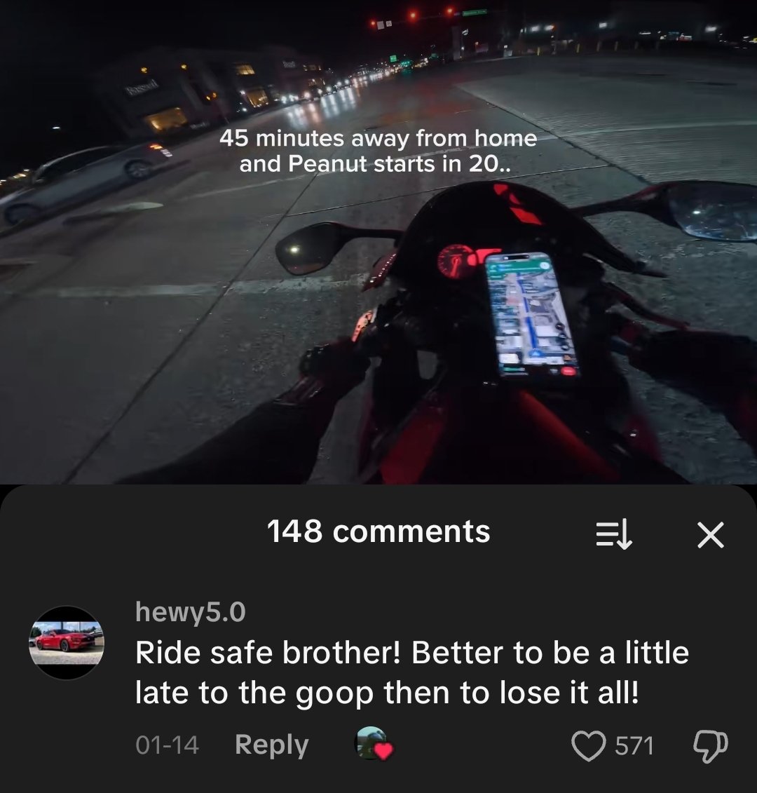 Dj remixes "Mario" for a huge crowd tweet media