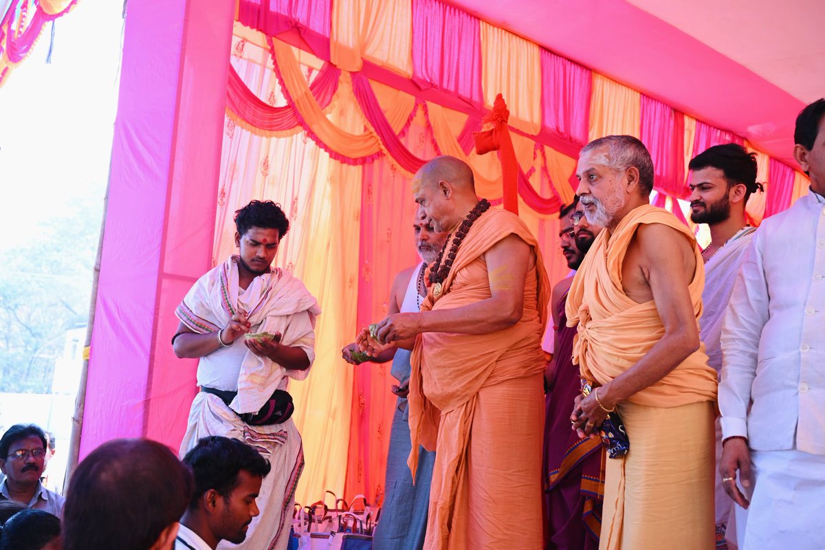 Jagadguru Shankaracharya Dwarka SharadaPeetham tweet media