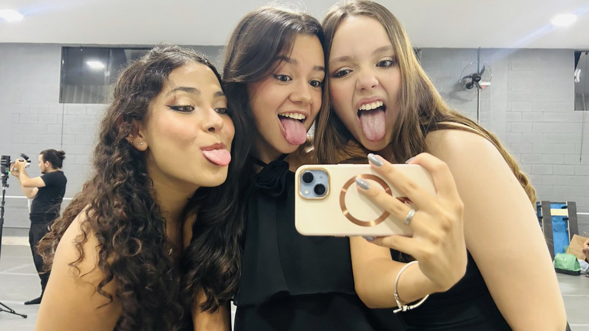 yasmiimkly's tweet photo. 🖤🎓🩰 https://t.co/a4z1D7IUgA