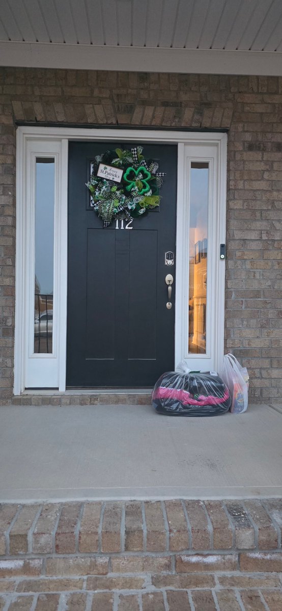 The Poplin laundry service has honestly changed my life and I think you’d love it. They’ll pick up your laundry from your house and bring it back the next day—with free delivery! It’ll be washed, dried, folded, sorted—Use this link to get $10 off your first order. Enjoy!