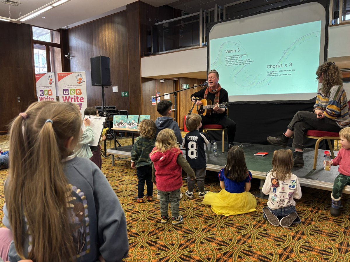 ChrisFrean's tweet image. Not often you go along to a childrens’ book event and get a famous tune performed, thanks #DougiePayne #WeeWrite