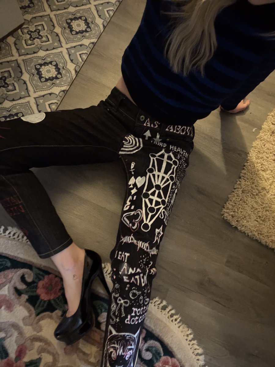 miss worm tweet media