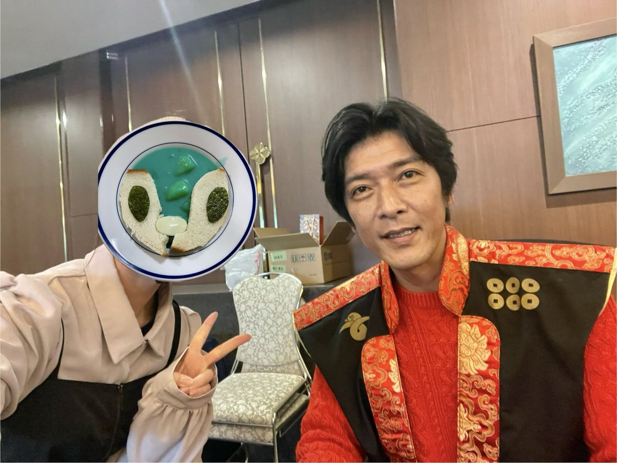Hantya_hande's tweet photo. 上田まで行��て村上さんとツーショ撮ってもらった！！！ https://t.co/6o245rBNRg
