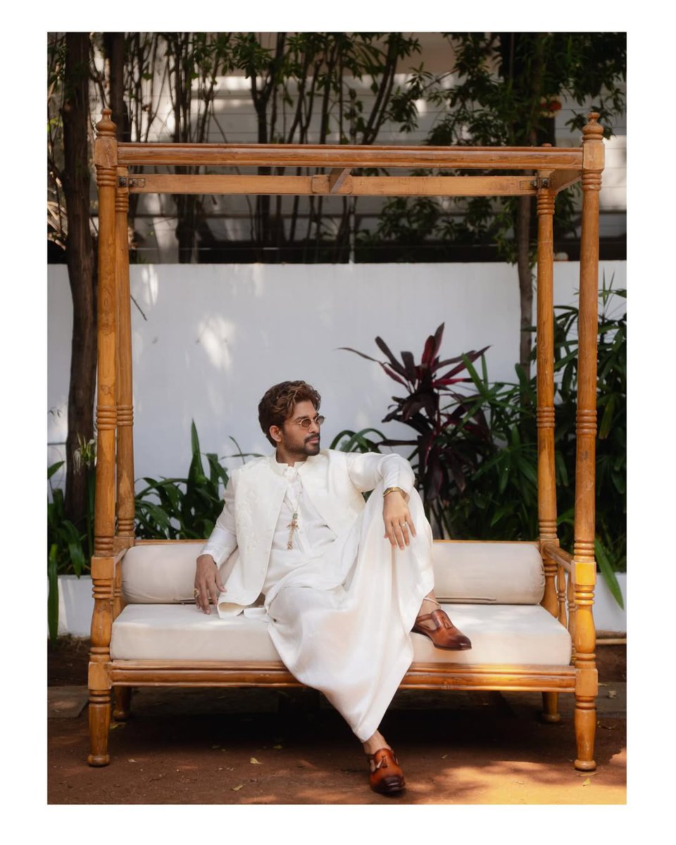 filmfare's tweet photo. #AlluArjun serves a swagger look in a regal outfit. 😎

#Celebs https://t.co/wlc5Iyq5LP