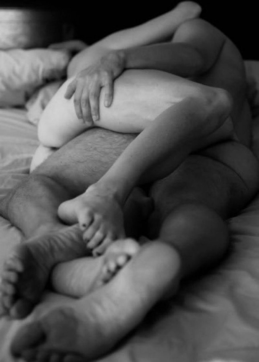 Two hearts,
one moment… and
the world fades away 🤍✨

 t.me/CoupleCuddle