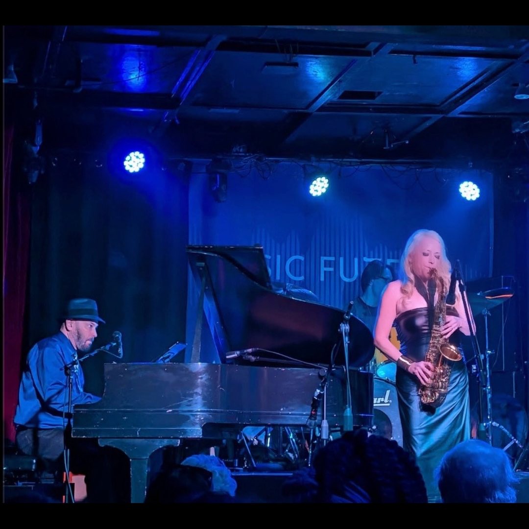 MusicFuzeEvents's tweet photo. Thank you to Contemporary Fusion Music Reviews for this fantastic photo. Suzanne Grzanna Band - Saxdiva Beth Ann Hilton Alex Otey #livemusic #musicfuze #hollywood #saxophonist #recordingartist https://t.co/KOZRRN9wma