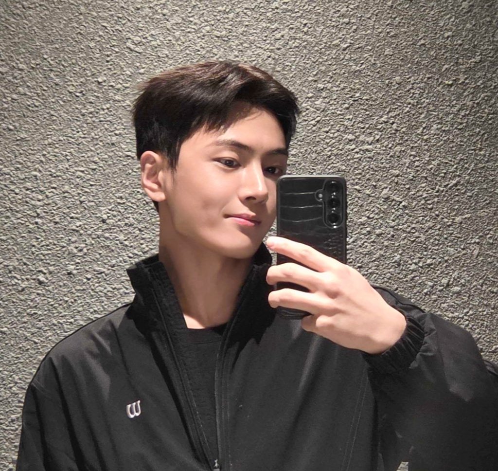 GIFTIFAN RT DEAL FOR JAY (April Bday &amp; debut)

🎁 100.000 💗 pink energy

Rules 
• Follow <a href="/StarSellVote/">StarSellVote</a>
• Like &amp; RT this tweet &amp; my 📌
• Drop Proof min 300

For sell / wts
• 150.000 pink energy = 15k idr
Avail 10M pink energy

Deadline : March 10 (8pm)