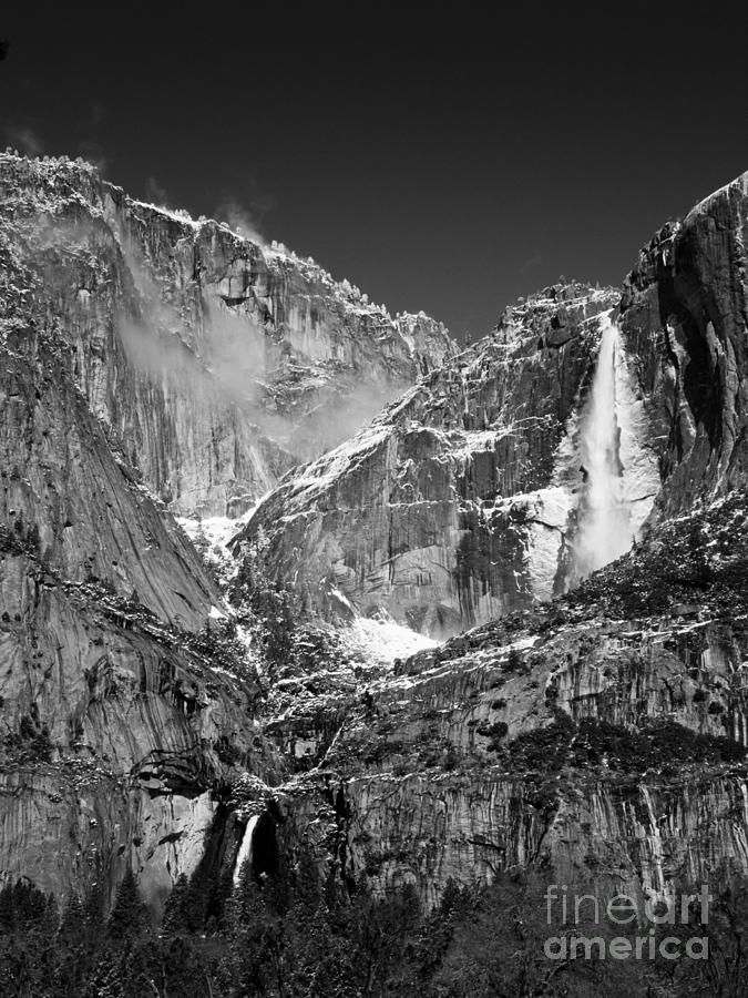 the_gallaghers1's tweet photo. Yosemite Falls in Black and White II https://t.co/GVYeXWOGQD
#YosemiteFallsInBlackAndWhite #BillGallagherPhotography #YosemiteFalls #YosemiteValley #YosemiteWinter #Wilderness #GiftIdeas #WallArt #BuyIntoArt https://t.co/1ZunzEgDoL