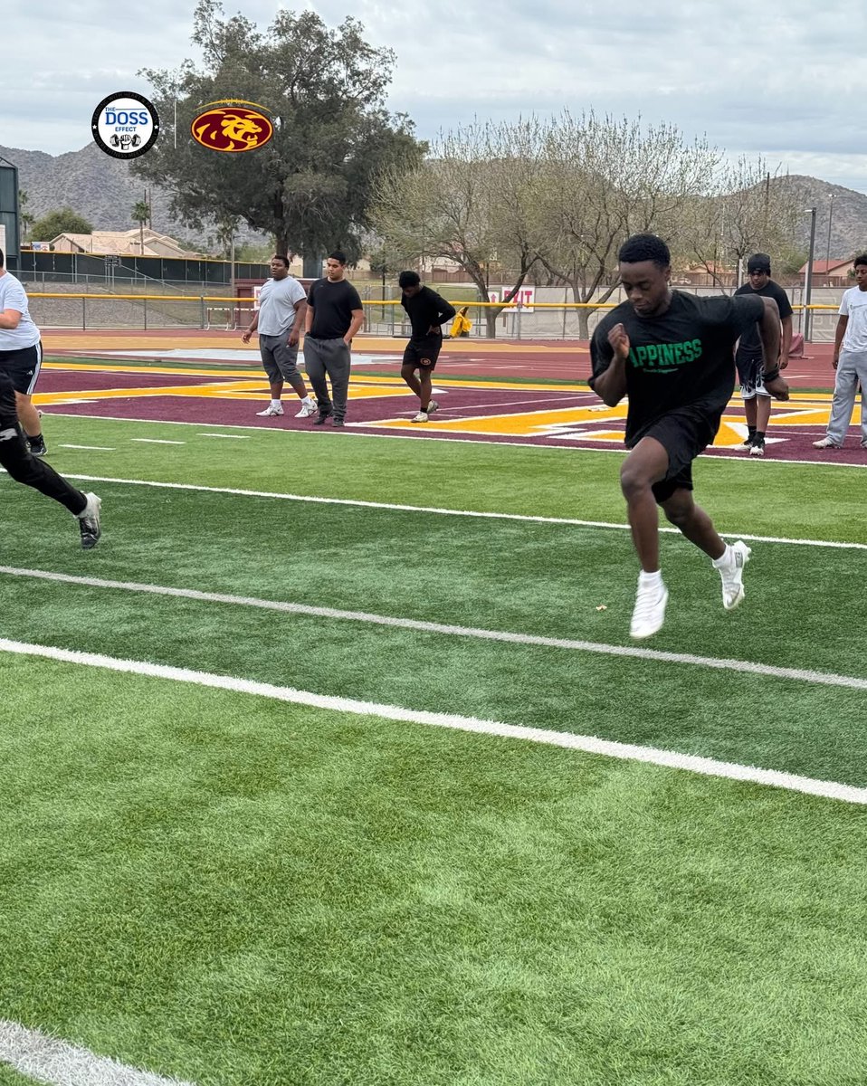 JamierMckinney's tweet image. What it's been looking like lately. #focused
@MP_PrideFB
@CoachJonRoberts
@gridironarizona
@CoachBC_ 
@JUSTCHILLY 
@theF00TBALLguy 
@PrepRedzoneAZ 
@CoachDoege 
@Holgorsendana