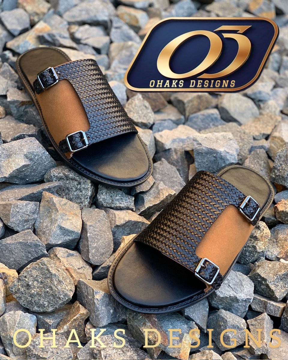 OhaksDesigns's tweet photo. I made these slides and I can remake them for you any color or size you want.

Call/Whatsapp: +2347032172317
Location: Jos, Nigeria.
Nationwide/Worldwide delivery is guaranteed 💯

#handmadeshoes #madeinnigeria
#fypシviral
#OhaksDesigns 💙 https://t.co/gAGJdoxbvN