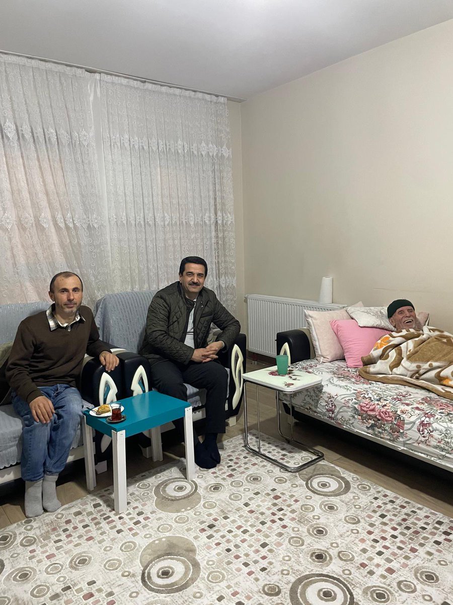 Bu akşam Ramazan Yılmaz kardeşimizin hanesine misafir olduk. 

Nazik ev sahipliklerinden dolayı teşekkür ediyorum. Rabbim yüzlerini şen, hanelerini bereketli kılsın.