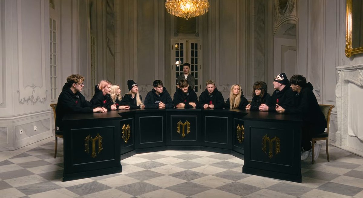 najbardziej wkurwiajaca mafia jaka byla 
-zgorzyk jak zawsze bierze wszystko do siebie
-zbyszek i jego ego "najwiekszy blad tej edycji"na koncu
+ich wspolne gadanie ze sobie ufaja bo sie znaja wtf?to jaki to jest sens
i szalona oliwka 3iq bez komentarza
#mafiairl4