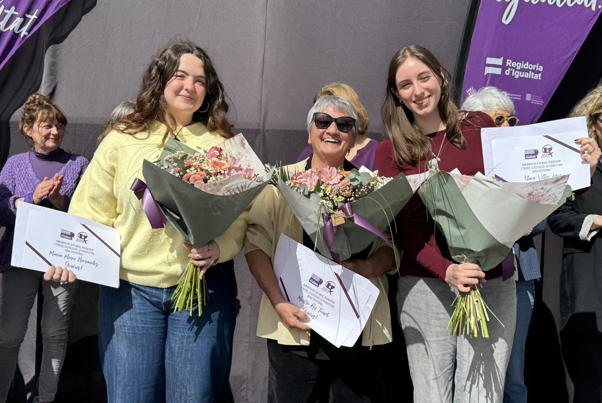 assfeministavdm's tweet image. Les entitats #feministes de #VdM volem visibilitzar la tasca de transformació social de les #dones del nostre municipi i avui hem lliurat els primers Diplomes #8M a les vilassarenques Montse Ros Trinch, Mireia Mena Hernández i Klara Villar López.

#DiaInternacionaldelaDona
