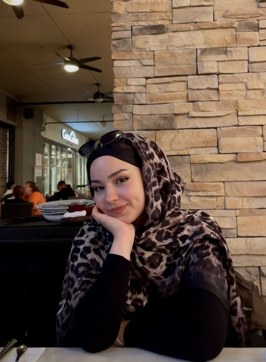 Dünyanın en güzel manzarası gülümseyen bir kapalı tanrıçadır 🛐#hijab #hijablovers