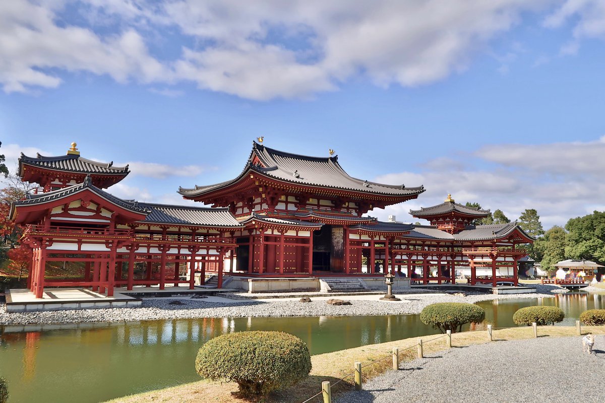 jadoreparis_fr's tweet photo. Le Hōōdō du Byōdō-in, construit au XIe siècle par Fujiwara no Yorimichi, évoque la gloire de la noblesse de Heian. https://t.co/SJC0XksjSO