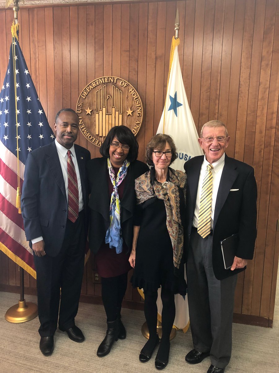 Ben & Candy Carson tweet media