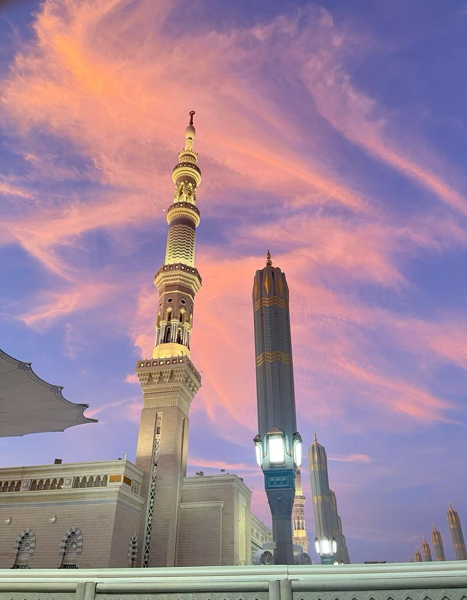AqsaChaudhryx's tweet photo. Sunset in Medina. https://t.co/Ie2tFkEJjc