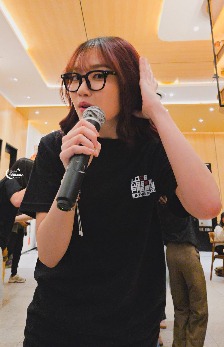 Luna Brillante. tweet media