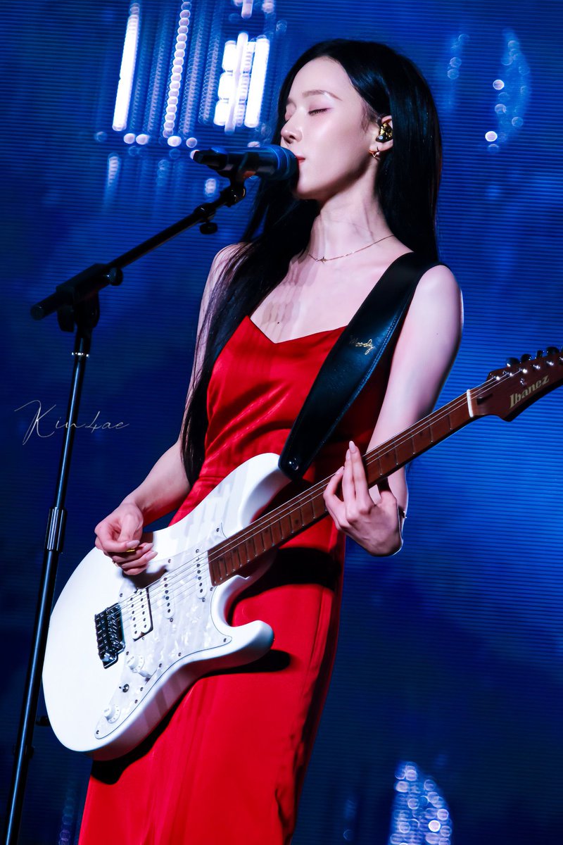 โห น้องหนาวรูปนี้คือ😭😭😭😭😭😭😭 สวยมากช่วยด้วย help 😭😭😭😭😭😭😭😭😭😭😭😭❤️💙🎸🫵