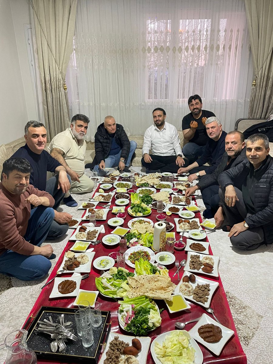 HAKAN ÇELİK ‘TEN DOSTLARINA İFTAR İKRAMI 

Değerli hocamız HAKAN ÇELİK bugün akşam Adana ‘da atçılık camiamızın kıymetli temsilcileri olan AT Sahipleri ve antrenör hocalarımız olan FERİT SALİH BAYIR, ERDAL ÖZTÜRK, REMZİ DAĞ, SEİT KAN, SERDAL ÖZTÜRK, SAVAŞ GÜRKAN bu güzel davete