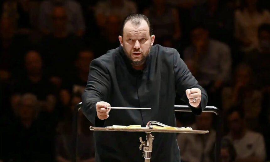 musicfigaro's tweet photo. ボストン発 〓 ボストン響が突然、音楽監督のネルソンスとの契約を2026/2027シーズンで終了と発表
→　https://t.co/KPaygdmzG7

何があった、何が起きた。
#ボストン響 #BostonSymphonyOrchestra #音楽監督 #アンドリス・ネルソンス #AndrisNelsons #契約終了 #ゲヴァントハウス管 #ウィーン・フィル https://t.co/0hPZ68sWGX