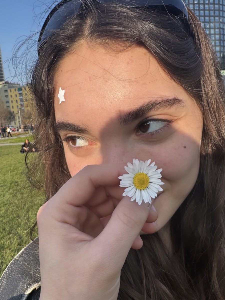 lamassariii's tweet photo. trovatemi qualcuno che mi flexi come cri fa con sua moglie #senzagnocca https://t.co/z8b5AFEevp