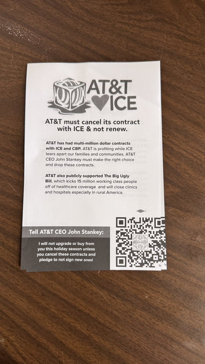 LATINOS2CHANGE's tweet photo. Put #people over #profit #AT&amp;T @ATT https://t.co/PVW490Ohxb
