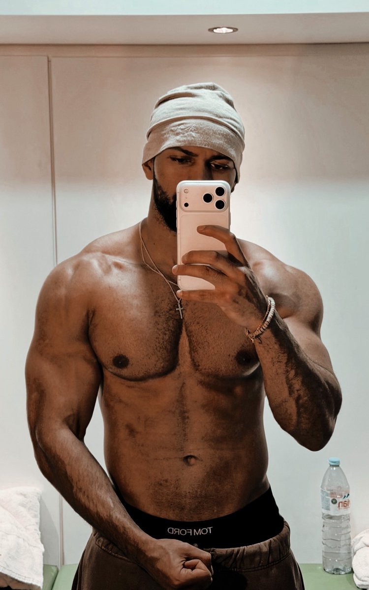 𝗇𝗂𝗅𝖾𝗌 tweet media